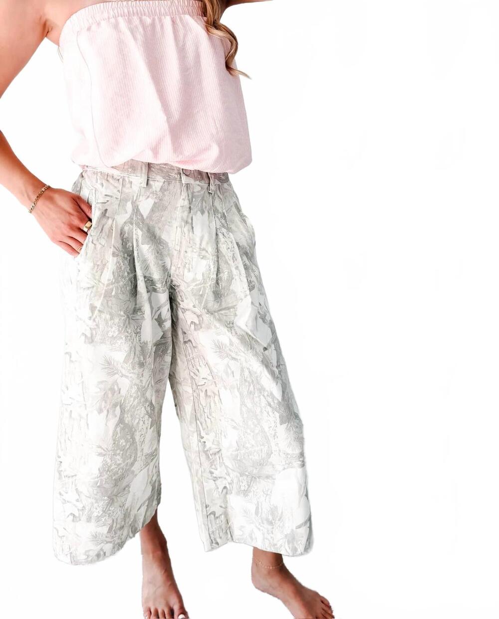 NEW DAVI & DANI woodland print pleated crop jeans in taupe